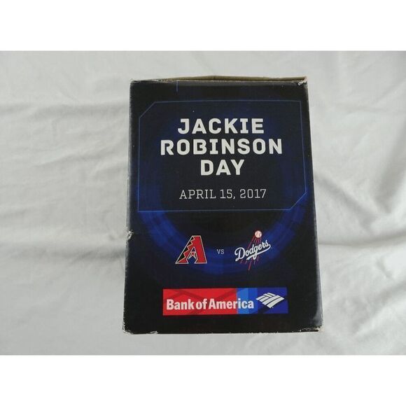 2017 Dodgers Replica Jackie Robinson Statue - Picture 6 of 12